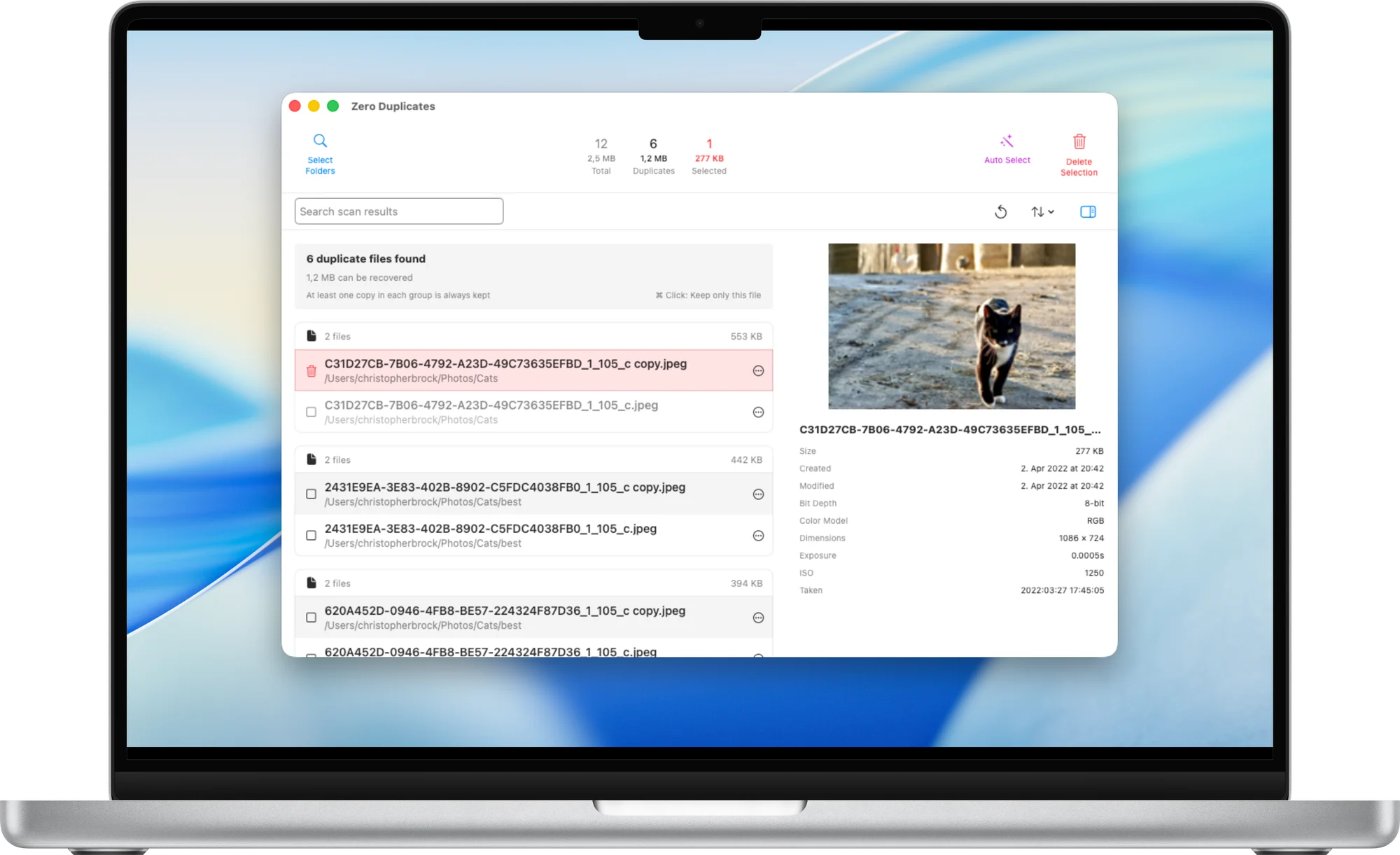 Zero Duplicates showing a list of duplicate files on a MacBook Pro and an iPhone